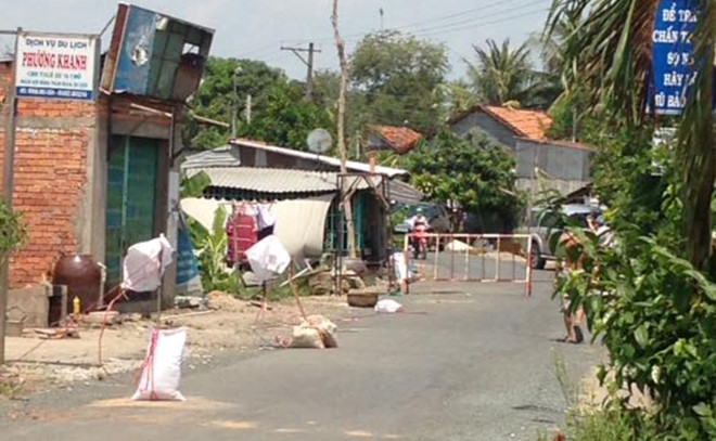 Phong toa doan duong co vet nut dai 200 m gan 'ho tu than' o An Giang hinh anh 1