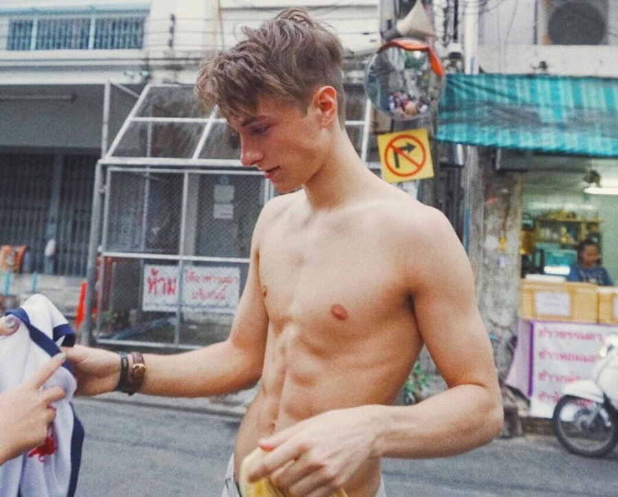 Chang Tay dien trai, cao 1,85 m duoc gioi tre Viet yeu men hinh anh 4