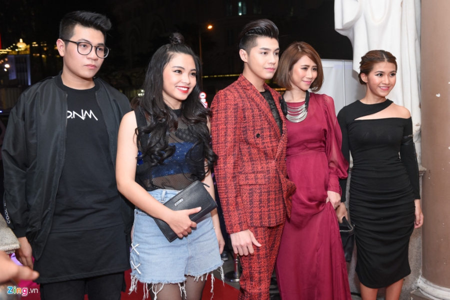 Ha Ho, Hoang Thuy Linh quyen ru tren tham do le trao giai Cong hien hinh anh 6