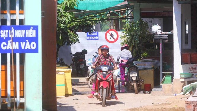 Phong tỏa mọi ngả đường vào khu sạt lở sông Vàm Nao 