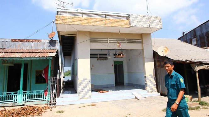 Phong tỏa mọi ngả đường vào khu sạt lở sông Vàm Nao 