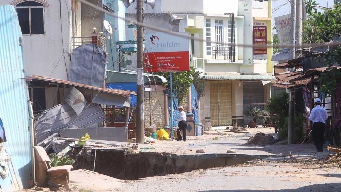 Phong tỏa mọi ngả đường vào khu sạt lở sông Vàm Nao 