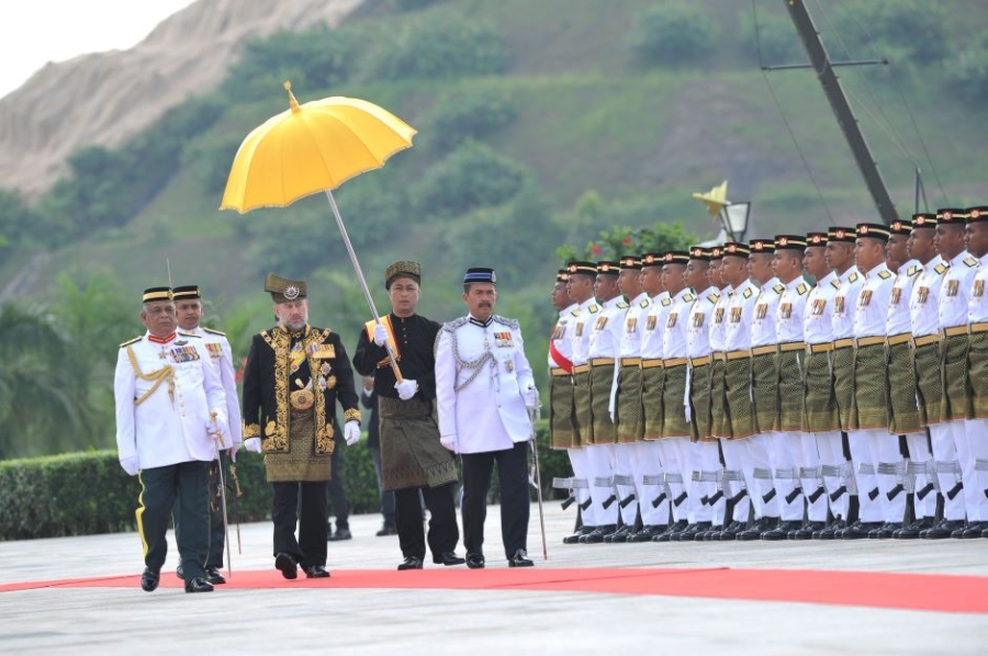 Quoc vuong tre nhat Malaysia dang quang o hoang cung trang le hinh anh 11