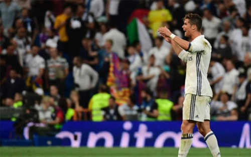 ronaldo-noi-gian-chat-van-dong-doi-trong-phong-thay-do