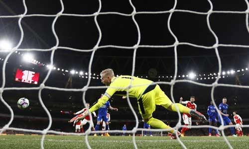 arsenal-danh-bai-leicester-nho-ban-phan-luoi-2
