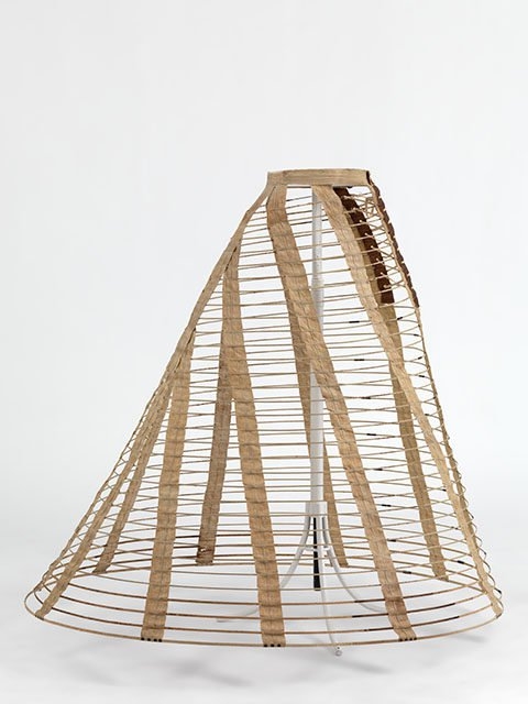 Chiếc váy giết người, đoạt mạng hơn 3.000 phụ nữ suốt hơn 100 năm - Ảnh 1. Chiếc váy giết người, đoạt mạng hơn 3.000 phụ nữ suốt hơn 100 năm - Ảnh 1.