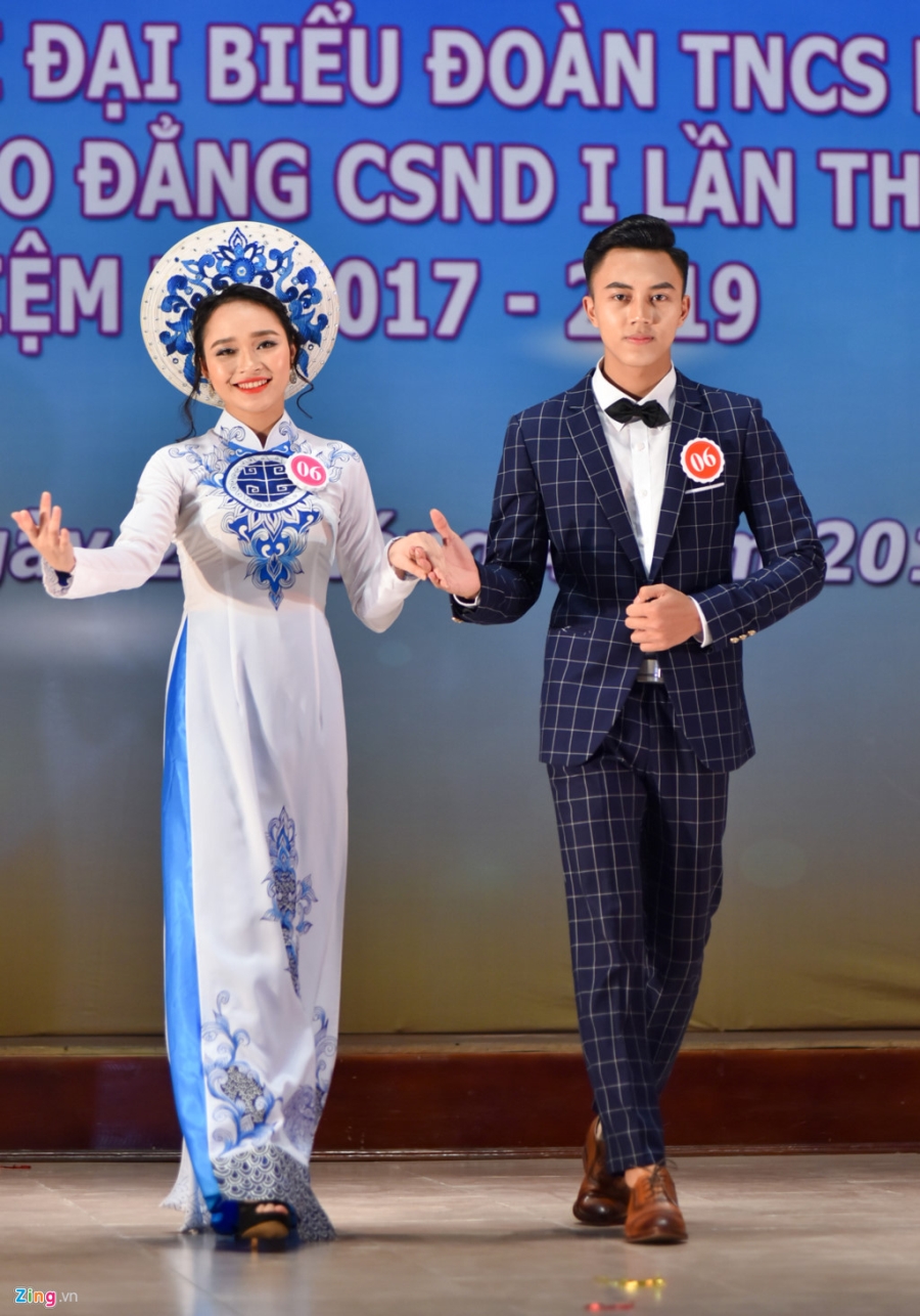 Co gai dung chan dap vo ngoi tro thanh 'nu hoang' truong canh sat hinh anh 2