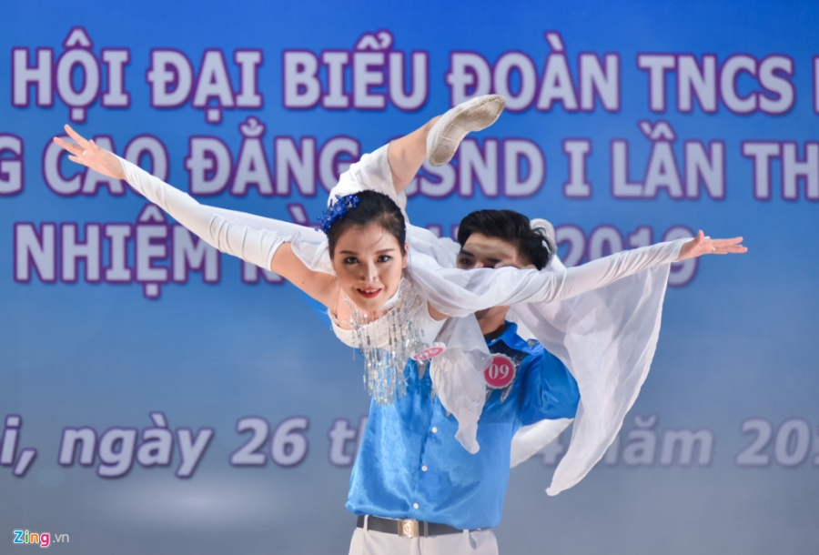 Co gai dung chan dap vo ngoi tro thanh 'nu hoang' truong canh sat hinh anh 4