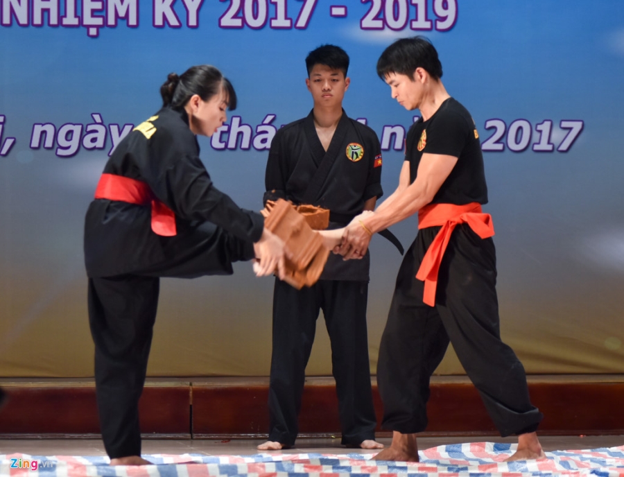 Co gai dung chan dap vo ngoi tro thanh 'nu hoang' truong canh sat hinh anh 6