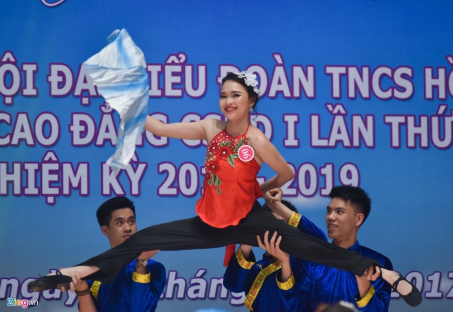 Co gai dung chan dap vo ngoi tro thanh 'nu hoang' truong canh sat hinh anh 7