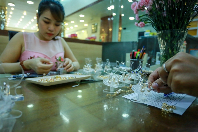 Phố vàng bạc Sài Gòn tấp nập ngày đầu ra mắt