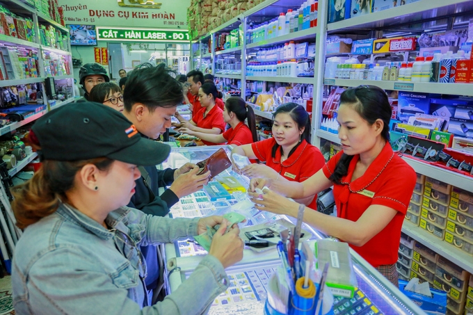 Phố vàng bạc Sài Gòn tấp nập ngày đầu ra mắt