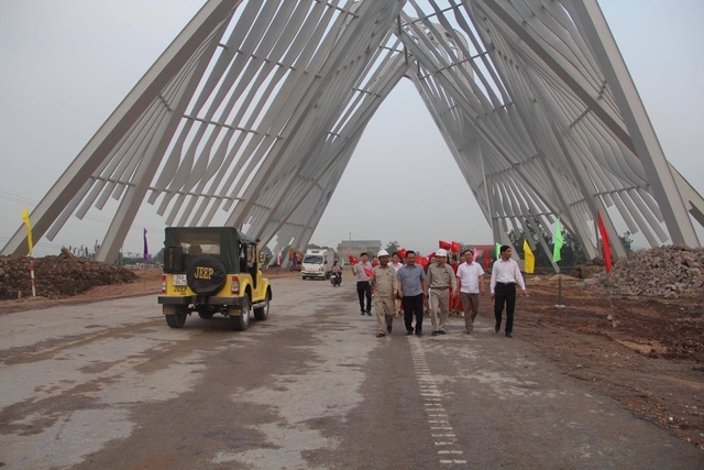  Cổng tỉnh gần 200 tỷ đồng, được cho là hoành tráng nhất Việt Nam, vừa được chủ đầu tư là tỉnh Quảng Ninh thông xe 