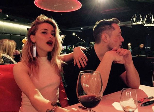 amber-heard-duoc-ty-phu-cong-nghe-tang-xe-hoi-trong-chien-dich-cua-cm-2