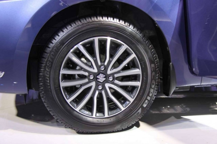 Chi tiết Suzuki Swift Sedan 2017 vừa ra mắt hình ảnh 7 Chi tiet Suzuki Swift Sedan 2017 vua ra mat hinh anh 7