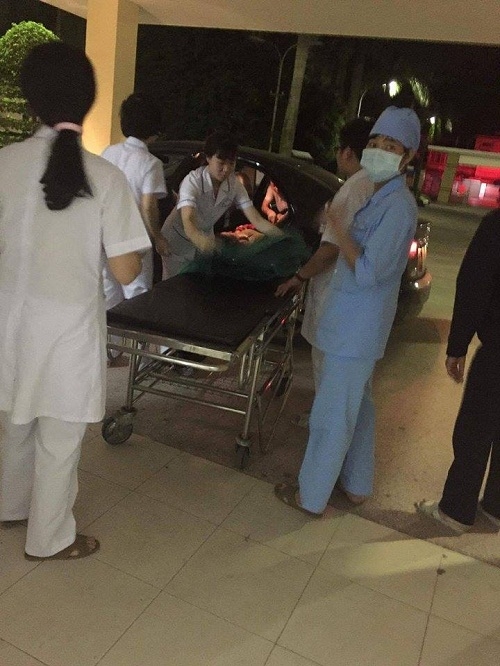 hai phong: xuc dong tai xe cuu san phu de roi trong dem hinh anh 3