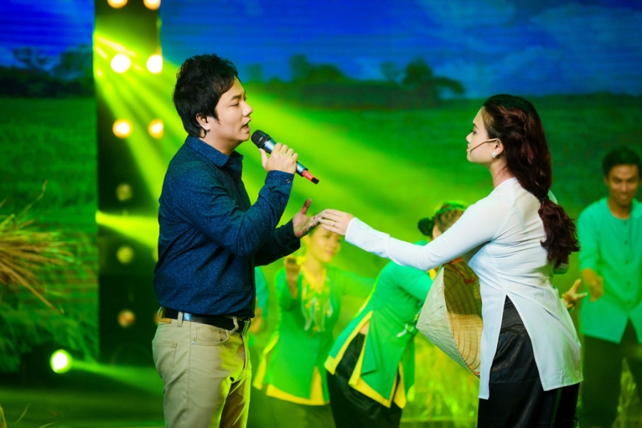 Uyen Trang loi nguoc dong thanh cong nho hit cua Phi Nhung hinh anh 7