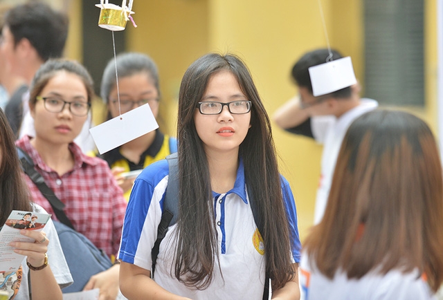 Nữ sinh Ngân hàng có điểm chung là vẻ đẹp tri thức, không nhiều son phấn nhưng vẫn rất xinh đẹp.