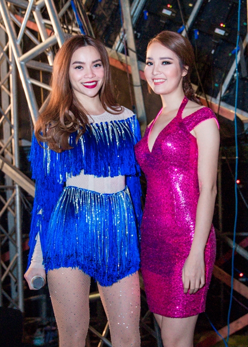 a-hau-thuy-van-do-ve-goi-cam-ben-ho-ngoc-ha-5