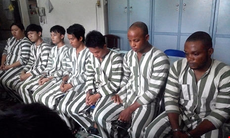 Một số đối tượng người nước ngoài trong đường dây lừa tình, tiền của phụ nữ (ảnh cơ quan công an cung cấp).