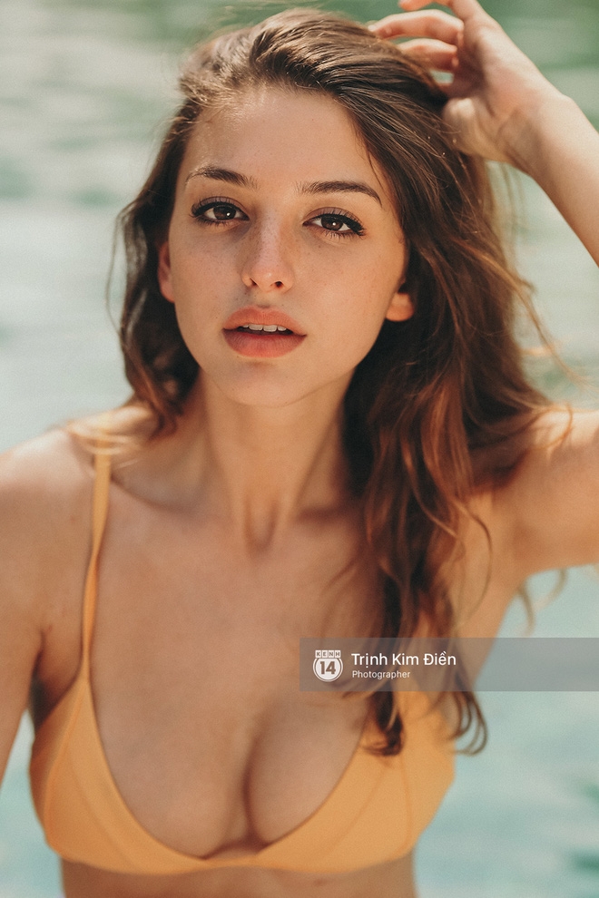 Cận cảnh khuôn mặt xinh đẹp và thân hình nóng bỏng chết người của cô nàng Celine Farach! - Ảnh 10.