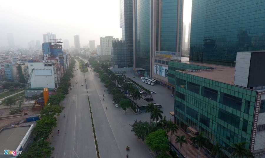 Canh trai nguoc tren duong pho dip nghi le 30/4 hinh anh 10