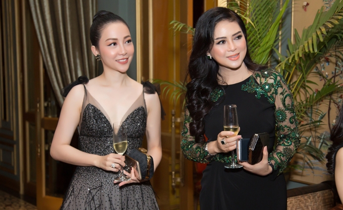 cuu-dien-vien-thuy-tien-dat-do-hieu-song-doi-chong-du-tiec-thoi-trang-3