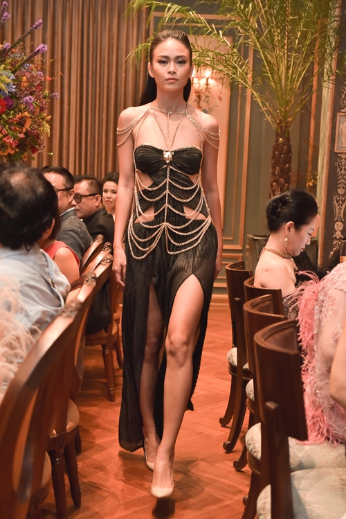 cuu-dien-vien-thuy-tien-dat-do-hieu-song-doi-chong-du-tiec-thoi-trang-8