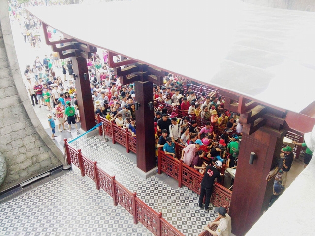 Bãi Cháy quá tải trong ngày 30/4. 