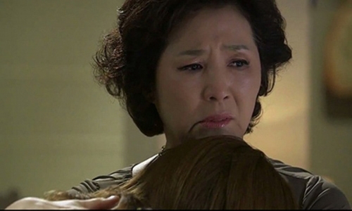 nghen ngao khi me chong nam tay, dan do: 