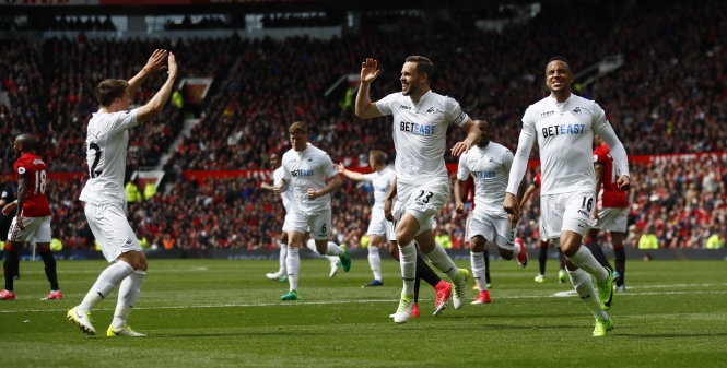 ​Swansea cầm chân M.U tại Old Trafford