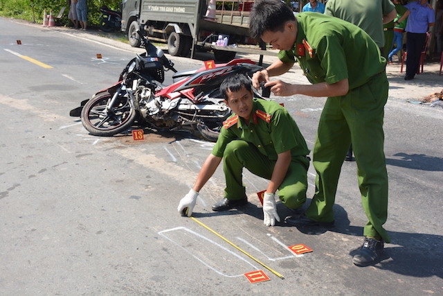 Hai xe may tong nhau, 4 nguoi chet hinh anh 1