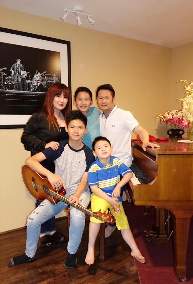 Bang Kieu cung vo cu va 3 con hoi ngo trong tiec sinh nhat me hinh anh 2