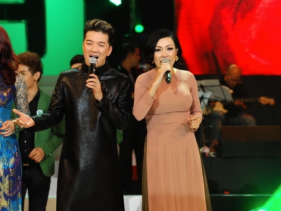 Chang duong tan vo tinh ban giua Dam Vinh Hung va Phuong Thanh