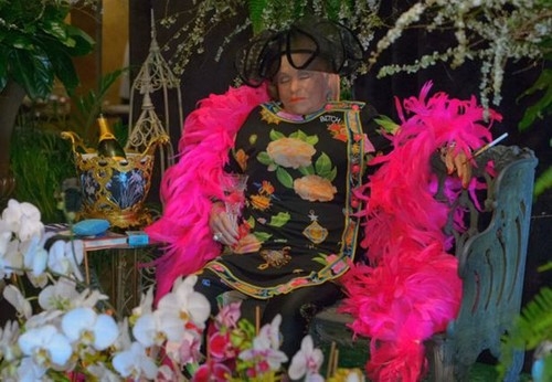 ky quac nhung dam tang xac chet bong nhien ngoi bat day, mo trung mat - 4