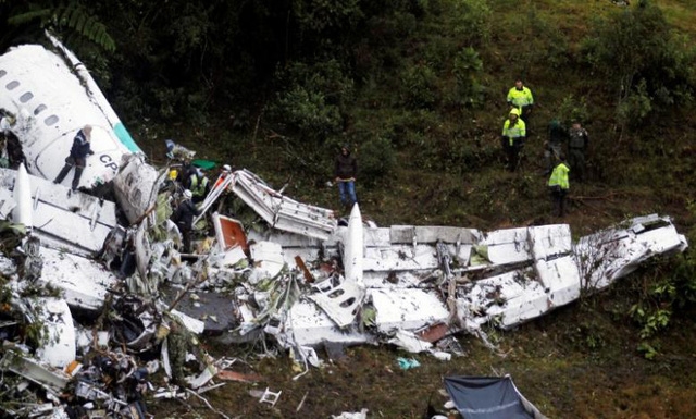 Hiện trường vụ máy bay của hãng hàng không LaMia rơi ở vùng núi của Colombia khiến 71 người thiệt mạng hồi tháng 11/2016 (Ảnh: Reuters) 