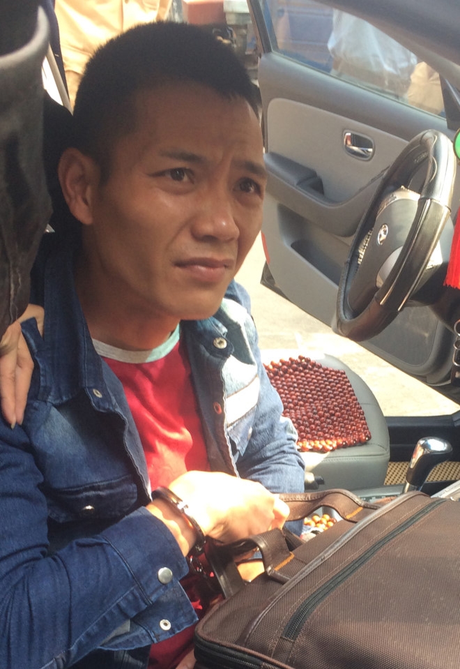 Thac si che binh xang hai day cat giau heroin hinh anh 1