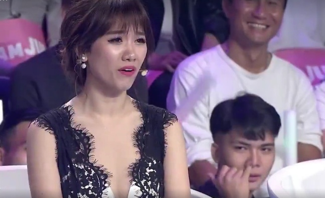 chang-trai-tre-khon-don-vi-liec-xeo-hari-won-tren-song-truyen-hinh-1