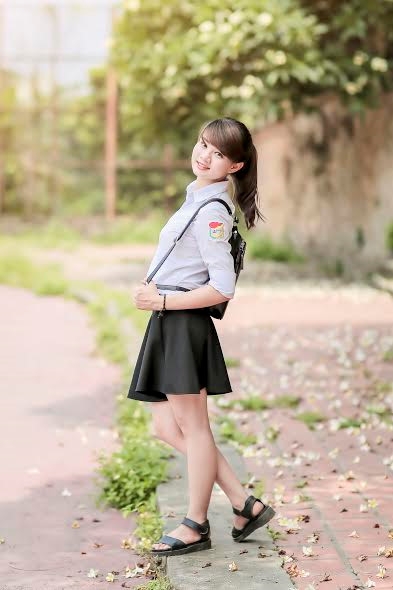 Co gai 20 tuoi xinh dep, gioi vo tro thanh hoa khoi truong canh sat hinh anh 4