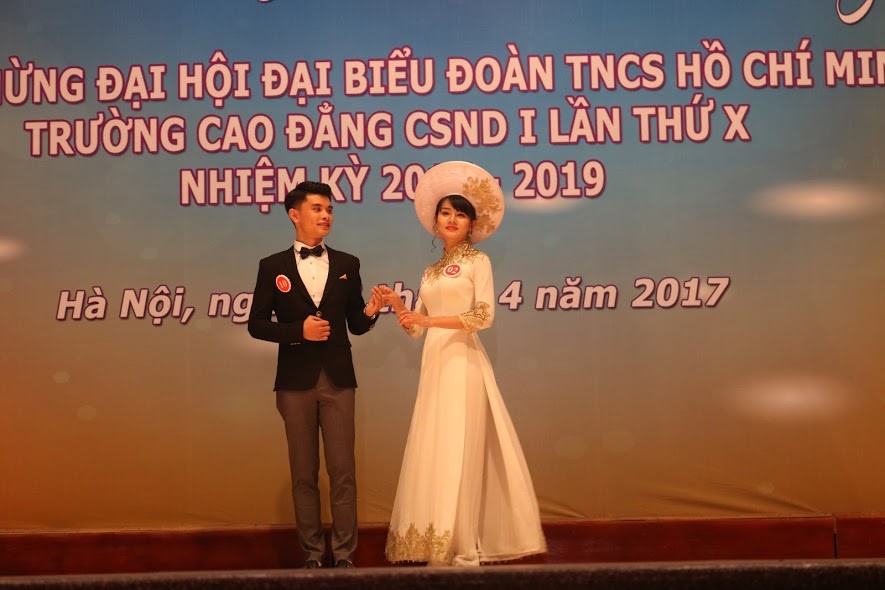Co gai 20 tuoi xinh dep, gioi vo tro thanh hoa khoi truong canh sat hinh anh 9