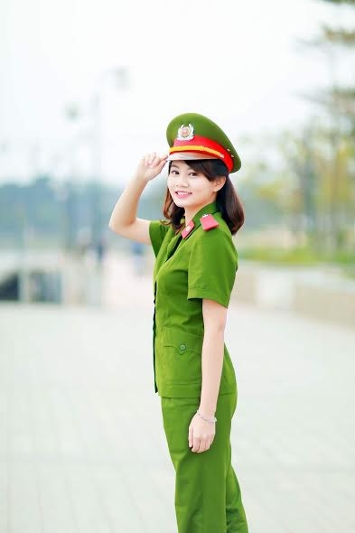 Co gai 20 tuoi xinh dep, gioi vo tro thanh hoa khoi truong canh sat hinh anh 10