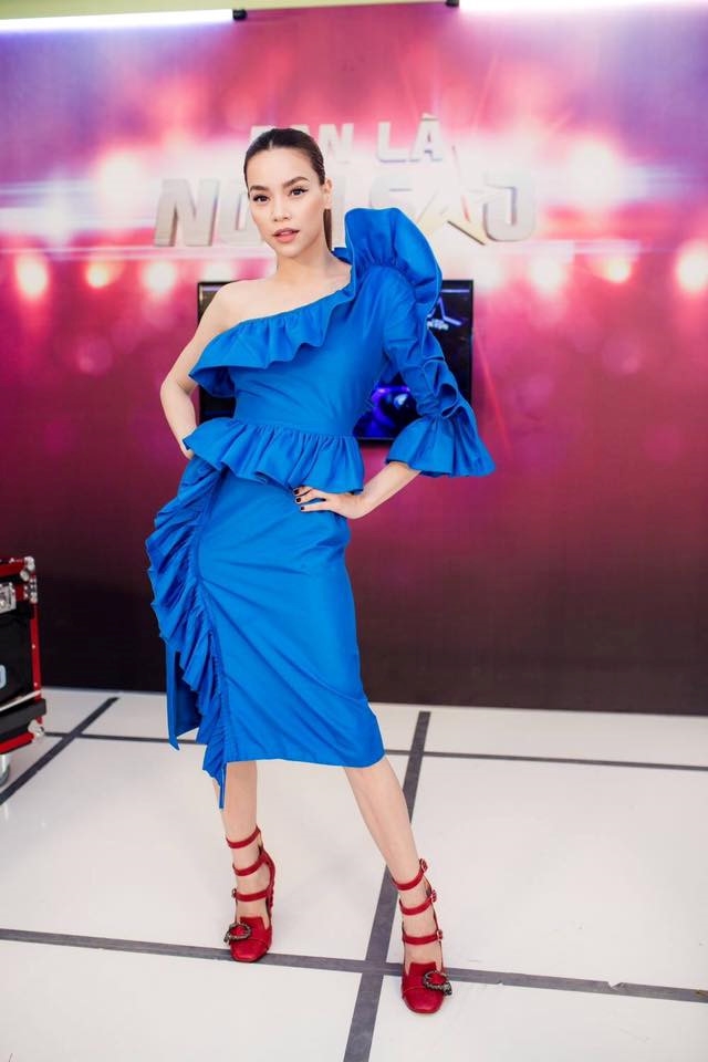 Ha Ho dung hang voi Duong Mich va ‘thien than noi y’ hinh anh 1