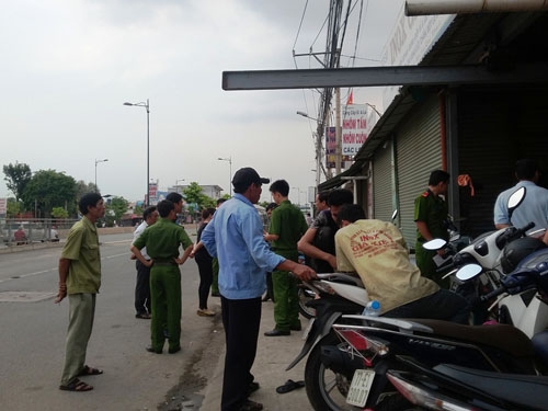 vua tro lai lam viec sau nghi le, nam cong nhan bi may dap thep de chet hinh anh 1