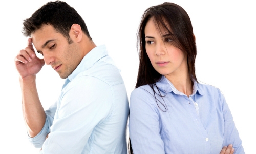 Càng ngày tôi càng thấy người vợ lùn không xứng với mình