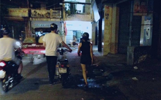 Cô gái chia tay người yêu vì anh chàng không biết…đi xe máy
