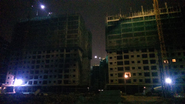  Hiện trường vụ sập giàn giao ở chung cư cao tầng. Ảnh Đình Việt 