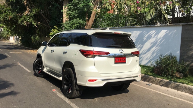 Toyota Fortuner 2017 thể thao hơn với bộ body kit nhập từ Thái Lan - Ảnh 2.