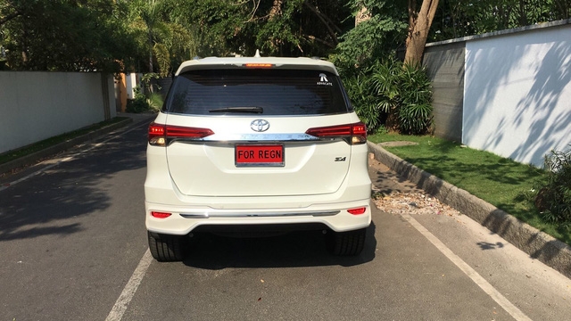 Toyota Fortuner 2017 thể thao hơn với bộ body kit nhập từ Thái Lan - Ảnh 4.
