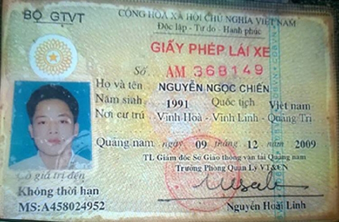 Vụ CSGT bị xe đâm tử vong: Đám tang nghẹn ngào nước mắt - Ảnh 2.
