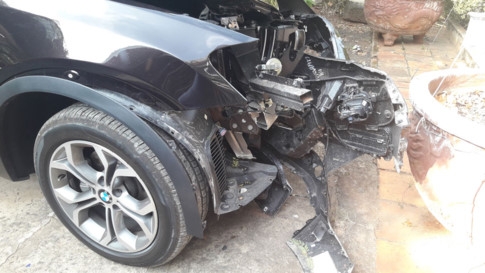 Xe BMW tông vào gốc me, Chủ tịch UBND H.Côn Đảo tử vong - ảnh 3